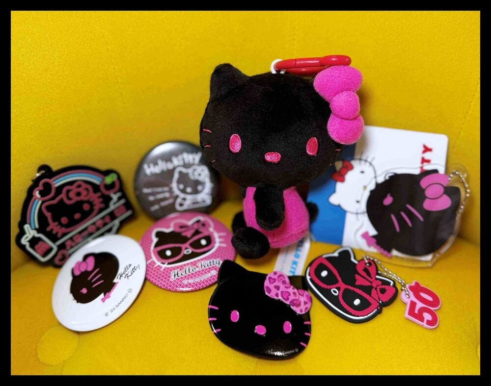 Sanrio Hello Kitty Sega Carabiner Black Pink Plush Mascot Charm Badge Kuji Lot